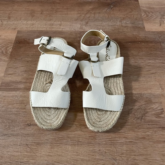 SPLENDID - white gladiator sandals - Picture 2 of 4